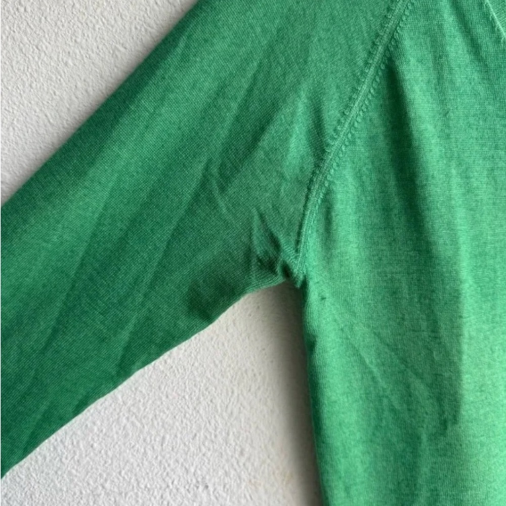 Prada Green 100% Wool V-neck Sweater Size 8 Lightweight Classic Quiet Luxury - Picture 4 of 8